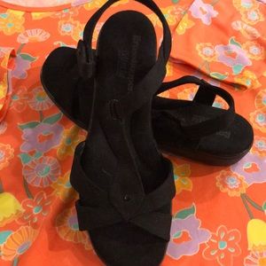 Size 9 Wide Grasshopper 🦗 Black Sandals
